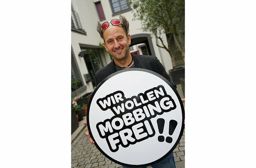 Tom Lehel sensibilisiert Schüler für die Problematik des Mobbens.