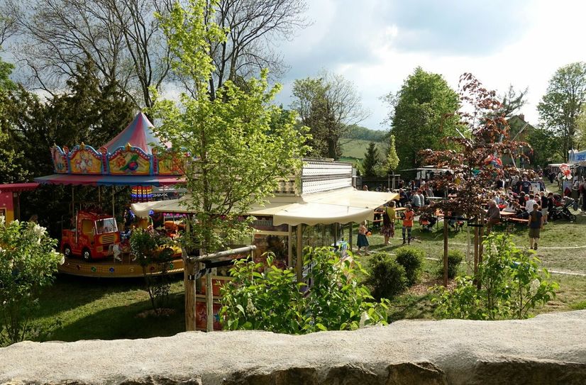 Beim Borthener Blütenfest gibt&apos;s Spaß für die ganze Familie und ein Bühnenprogramm.