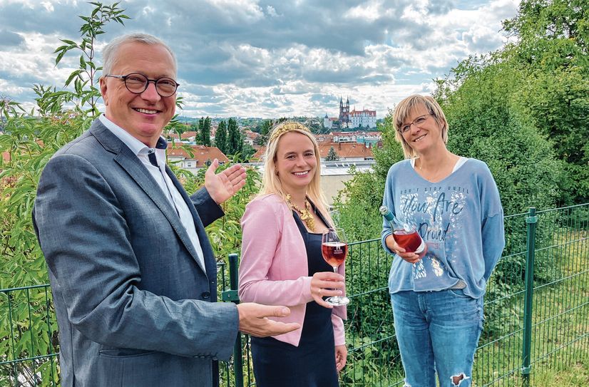 Kommunikations-Coach Bernhard Holfeld, ehm. Sächsische Weinkönigin Sabrina Schreiber und Jana Niehoff, PR der Sächsischen Winzergenossenschaft Meissen eG.