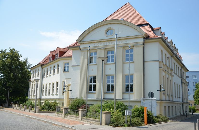Der Petitionsausschuss des Landtages Brandenburg führt seine nächste Bürgersprechstunde am 12. Oktober im Landratsamt in Senftenberg im Landkreis Oberspreewald-Lausitz durch.
