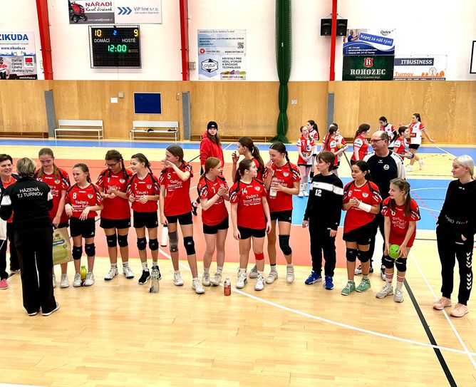 In Niesky können Mädchen beim Sportverein auch Handball spielen.
