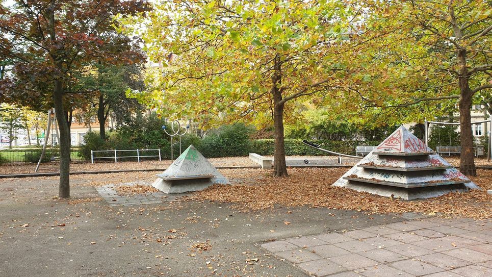Veraltet und in die Jahre gekommen: Der Spielplatz in Pieschen, Pestalozzistraße. Foto: Jana Kaden