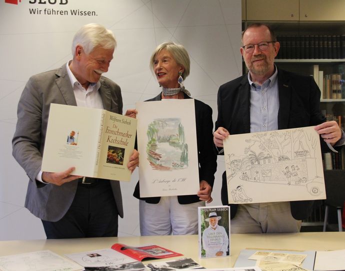 SLUB-Generaldirektor Prof.Dr. Thomas Bürger, Barbara Siebeck und Prof.Dr. Matzerath präsentieren das Erbe Wolfram Siebecks.