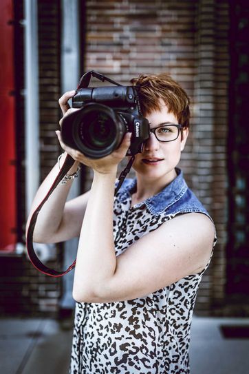 Die Cottbuser Fotografin Jennifer Hnyk (23) heuert ab Freitag auf einem Kreuzfahrtschiff an. Foto: Tino Schulz