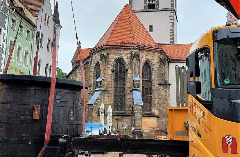 Der Wein-Pavillon hängt am Haken.