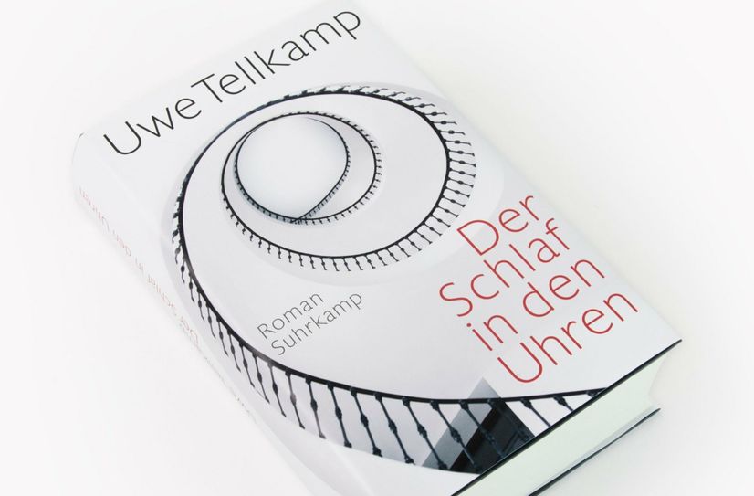 Uwe Tellkamps neuster Roman "Der Schlaf in den Uhren" wird gerade heiß diskutiert.
