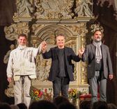 Schlusspunkt der diesjährigen 55. Kamenzer Lessing-Tage wird ein außergewöhnliches Theaterevent in der Kamenzer Hauptkirche St. Marien sein. Hier wird am 28. Juni, 19 Uhr, Lessings "Nathan" unter dem Titel "Nathan on Church" gezeigt. Der Dresdner Schauspieler Tom Quaas (Bildmitte) wird dieses Drama als Livehörbuch lesend und spielend präsentieren. Mit dabei bei dieser Aufführung in der Kamenzer Hauptkirche: Organist Martin Fischer (r.) und Bildhauer Marcus Faust.