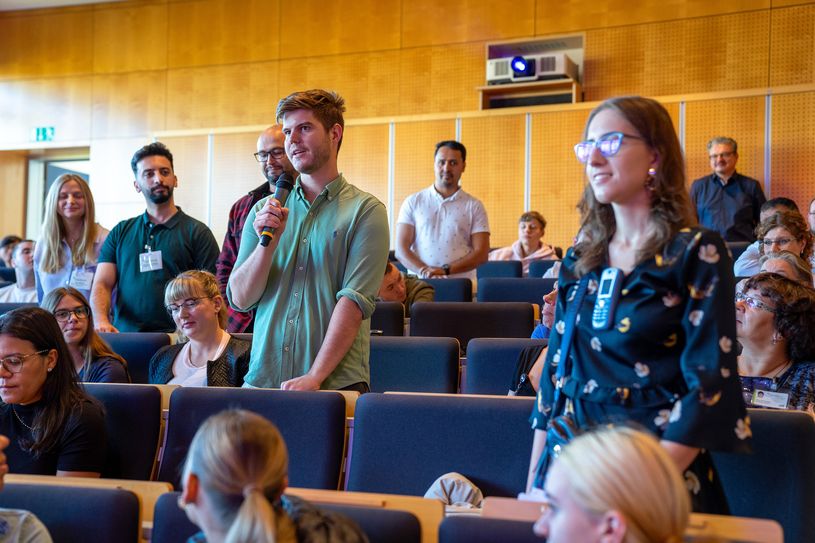 Begrüßt wurden die neuen Mitarbeitenden im großen Hörsaal vom CTK.