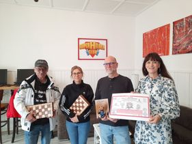 Scheckübergabe an Club Humi.