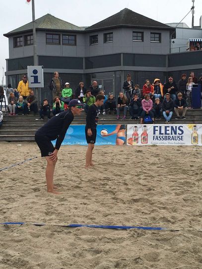 Die erst 15-jährigen Beachvolleyballer Odin Gnilitza und Tony Kamenz im Einsatz. Fotos/Video: KSC Asahi Spremberg e.V.