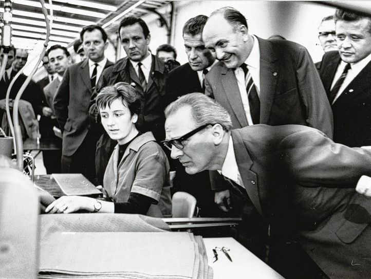 Erich Honecker und TKC-Generaldirektor Kurt Bullan beim Eröffnungsrundgang 1969. Foto: Erich Schutt