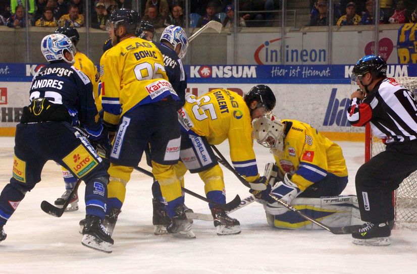 Im Oktober haben die Eislöwen das Heim-Derby gegen die Füchse mit 1:3 verloren.