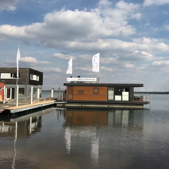 Schwimmende Apartments für Spreewald-Touristen wird es ab 2018 am Gräbendorfer See geben. Foto: PR