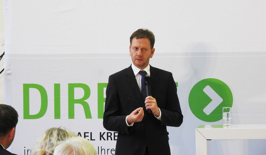 Ministerpräsident Michael Kretschmer sucht mit dem Format "Direkt" das Gespräch mit den Bürgerinnen und Bürgern – am 10. September im StadtKulturHaus Freital. Foto: Schramm