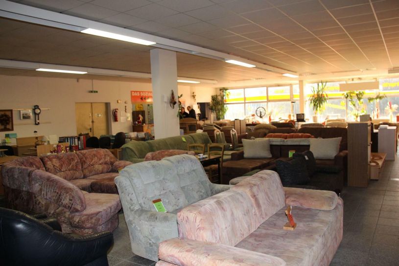 Blick ins Sozialkaufhaus mit Möbelbörse. Foto: jho