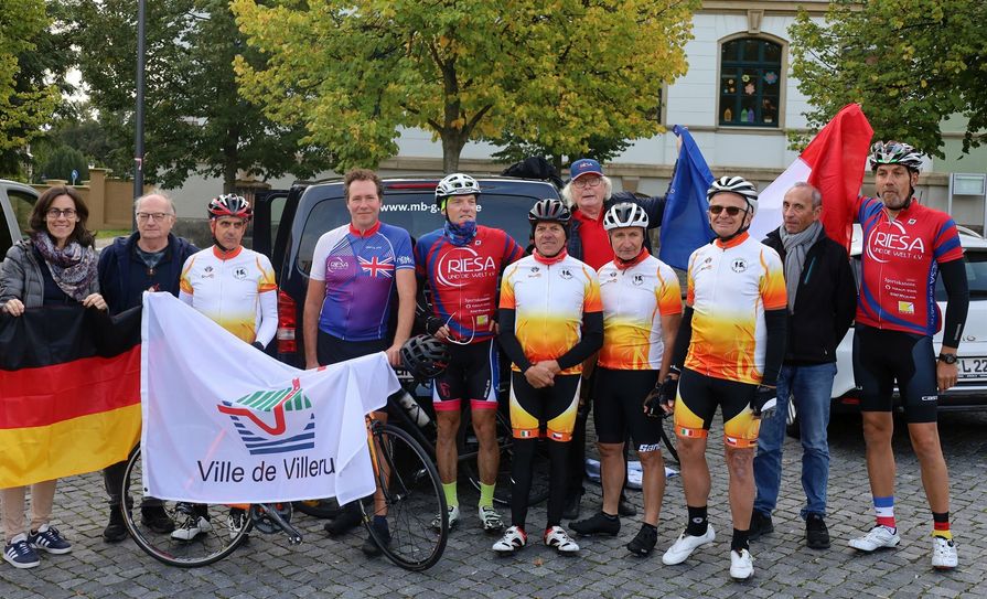 Radtour der Freundschaft geht wieder los. Riesa und seine Partnerstädte fahren die 700 km lange Strecke von Riesa über den Spreewald, das Schlaubetal und Wandlitz bis zur Müritz und zurück über Potsdam und Wittenberg.