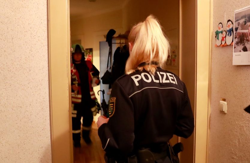 Die Kameraden löschen den Gänsebraten.   Fotos: M. Förster