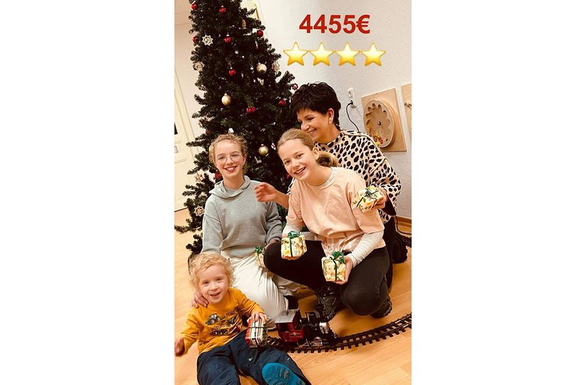 Zur Weihnachtsfeier ehemaliger und aktueller Patienten, die vom Sonnenstrahl betreut werden, wurde die erste Zwischen-Spende-Summe bekanntgegeben.