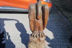 Wem gehören diese beiden Skulpturen?