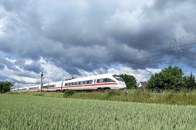 Die Elektrifizierung der Strecken Dresden – Görlitz und Dresden – Zittau gehören nicht zu den Strukturentwicklungs-Maßnahmen, die Bund und Freistaat im Rahmen des Strukturstärkungsgesetzes umsetzen wollen. Symbolfoto: Pixabay