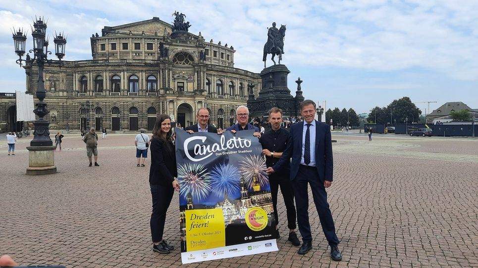 Die Akteure des Stadtfestes (v.l.): City Managerin Friederike Wachtel, Dr. Robert Franke, Amtsleiter Wirtschaft der Stadt, Frank Schröter und Stefan Kästner (beide Dresdner Stadtfest GmbH) und Landtagspräsident Dr. Matthias Rößler. Foto: Pönisch