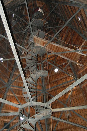 Alter Dachstuhl mit der berühmt berüchtigten Hängetreppe für den Turmaufstieg. Foto: Farrar