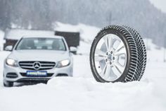 Im Winter kommt es nicht nur auf das passende Material, sondern auch auf die angemessene Fahrweise bei schneeglatter Fahrbahn an.  Foto: Goodyear