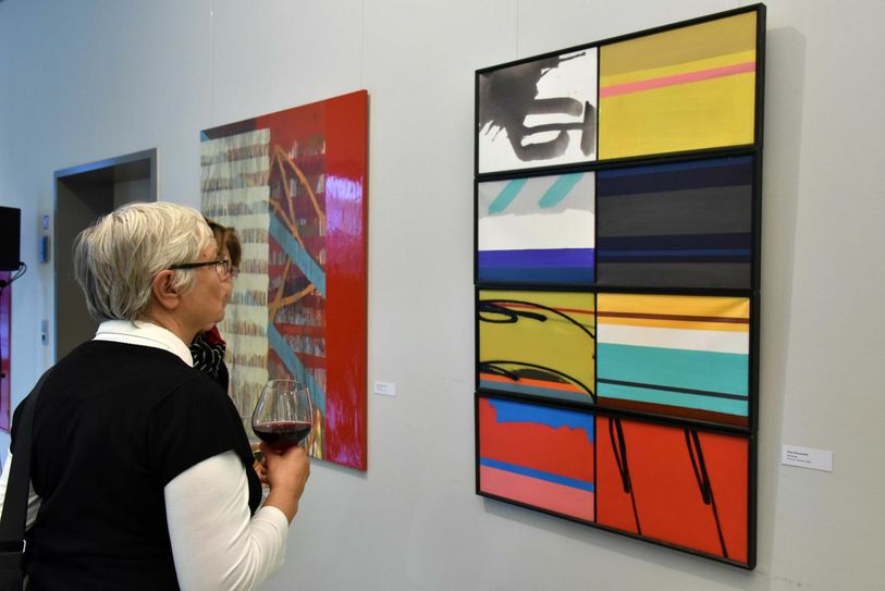 In der Cottbuser Vattenfall-Hauptverwaltung ist am Mittwoch (06.04.2016) die Ausstellung 25 Jahre Kunstausstellungen bei Vattenfall eröffnet worden. Foto: Michael Helbig