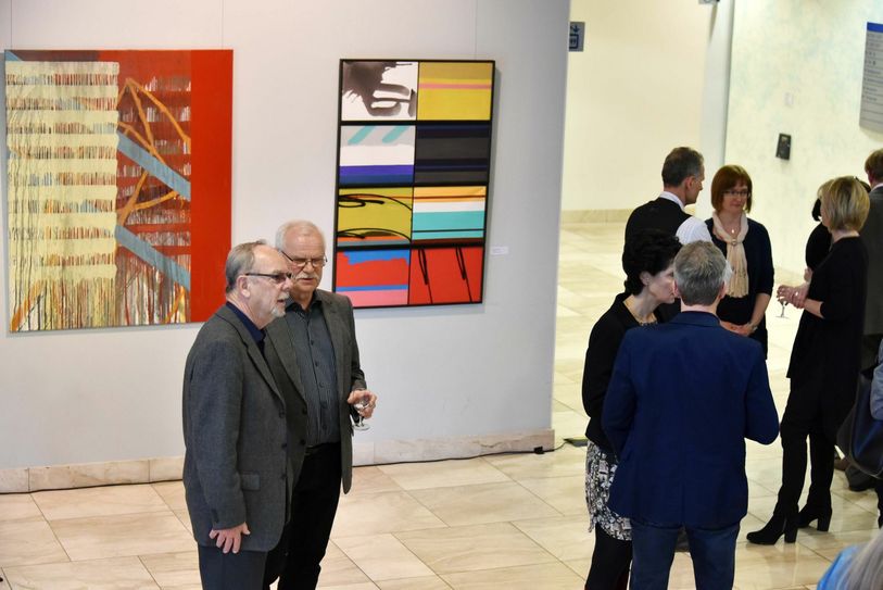 In der Cottbuser Vattenfall-Hauptverwaltung ist am Mittwoch (06.04.2016) die Ausstellung 25 Jahre Kunstausstellungen bei Vattenfall eröffnet worden. Foto: Michael Helbig
