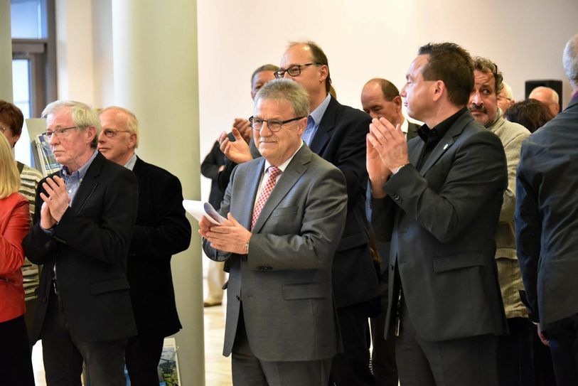 In der Cottbuser Vattenfall-Hauptverwaltung ist am Mittwoch (06.04.2016) die Ausstellung 25 Jahre Kunstausstellungen bei Vattenfall eröffnet worden. Foto: Michael Helbig
