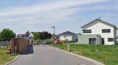 Das Wohngebiet an der "Zschauitzer Landstraße" wird seit 2021 entwickelt, die Vermarktung läuft zurzeit, es sind noch zirka fünf Grundstücke frei.
