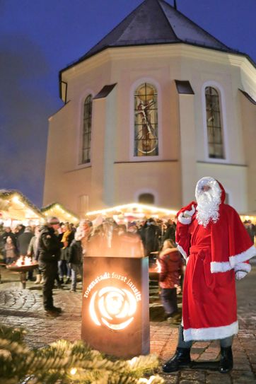 Der Weihnachtsmann wird selbstverständlich den Märkten auch einen Besuch abstatten.