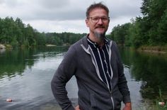 Stephan Gehrmann arbeitet erst seit diesem Jahr auf dem Campingplatz. Der 48-Jährige ist einer von vier Mitarbeitern, die sich in der Saison rund um die Uhr um die Gäste und Platzanlage kümmern.