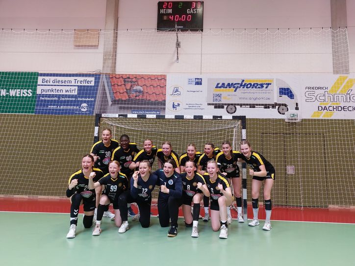 A-Jugend des HC Rödertal bejubelt Einzug in Jugendbundesliga. Foto: Andreas Zschiedrich