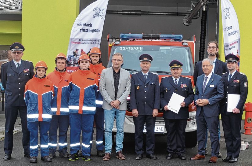 Das Gruppenbild entstand nach der Unterzeichnung der Kooperationsvereinbarung.