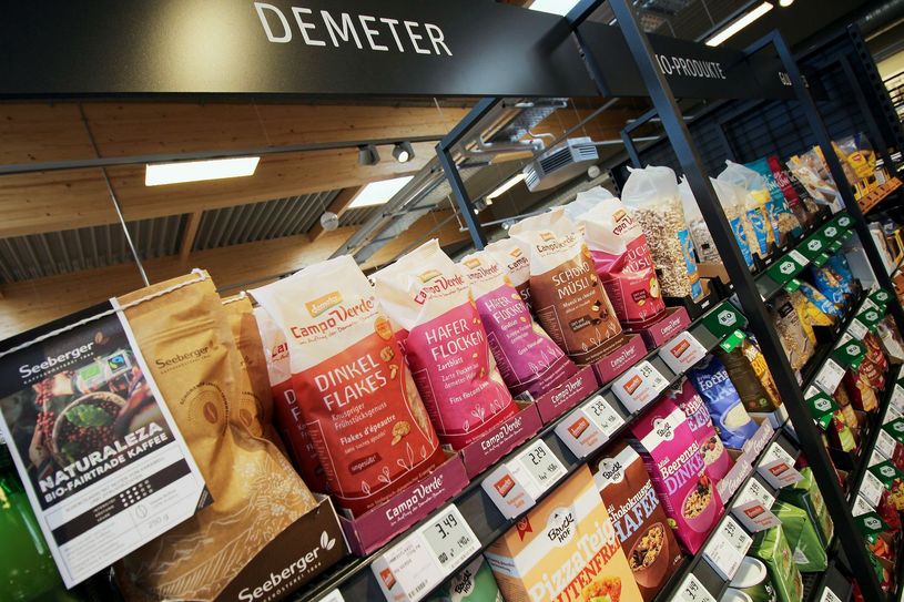 Ein breites Sortiment an Bio, vor allem auch an Demeter-Waren, gibt es im neuen Rewe an der Friedrichstraße/Weißeritzstraße. Fotos: Rewe
