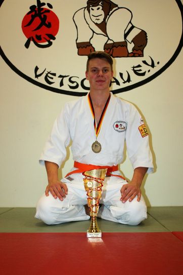 Jonas Scheidler erkämpfte sich den Titel „Ostdeutscher Meister“ im Bodenkampf. Foto: „Zanshin-Dojo-Vetschau e.V.“