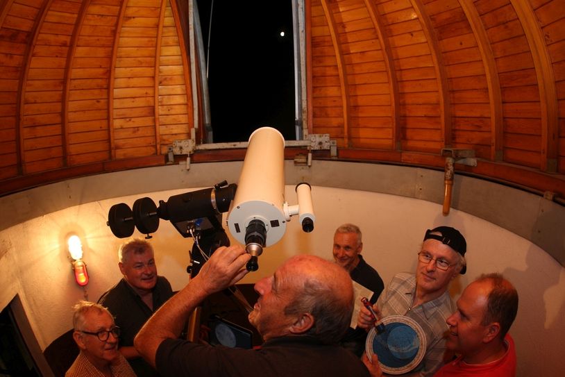 Einmal monatlich laden die Hobby-Astronomen zur Himmelsbeobachtung ein. Demnächst wird am Schönfelder Weg 40. Jubiläum gefeiert. Foto: D. Förster