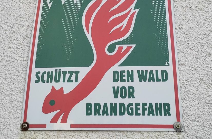 Die anhaltend trockenen und sehr warmen Witterungsverhältnisse haben zu einer Verschärfung der Waldbrandgefährdungssituation im Landkreis Görlitz geführt.