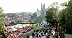 Die Elbland Philharmonie Sachsen ist mit ihrem Filmmusik-Open-Air auf dem Crassoberg in Meißen zu erleben.