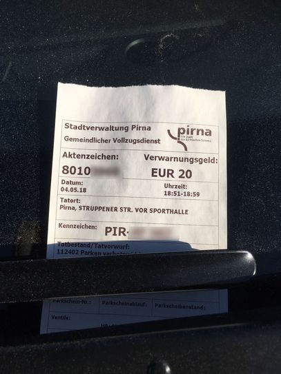 ...20 Euro, weil die Fahrzeuge einen Tag zu früh vor der Sporthalle standen. Fotos: privat