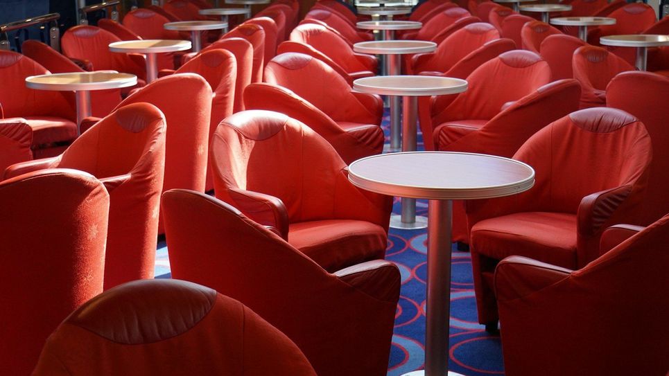 Bis Ende Npvember müssen Restaurants, Hotels und Cafés geschlossen bleiben. Foto: pixabay
