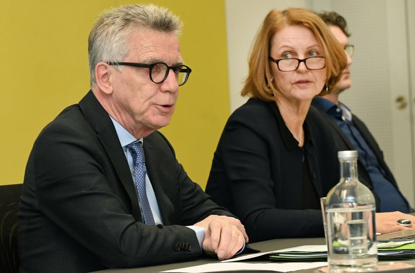 Das Moderatorenteam Gunda Röstel und Dr. Thomas de Maiziere hat jetzt einen Vorschlag zum Beigeordneten-Streit in Dresden vorgelegt.