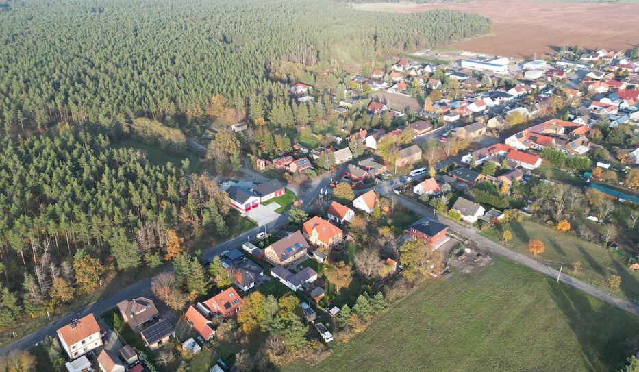 Blick aus der Vogelperspektive auf den Übergang von der Käthe-Kollwitz-Straße (li.) in die Friedensstraße.