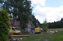 Die Handwerker arbeiten fleißig daran, dass der geplante Übergabetermin eingehalten werden kann.