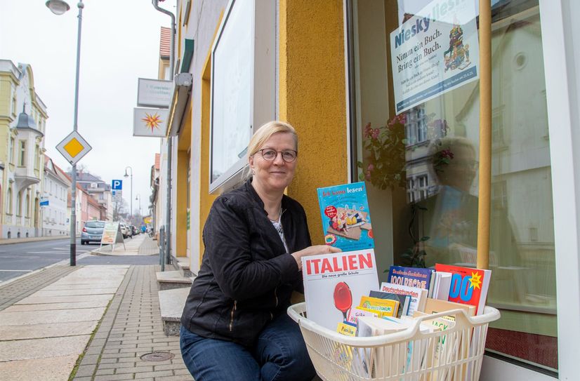 Katrin Hille von der Reiseagentur Niesky beteiligt sich an der Aktion.