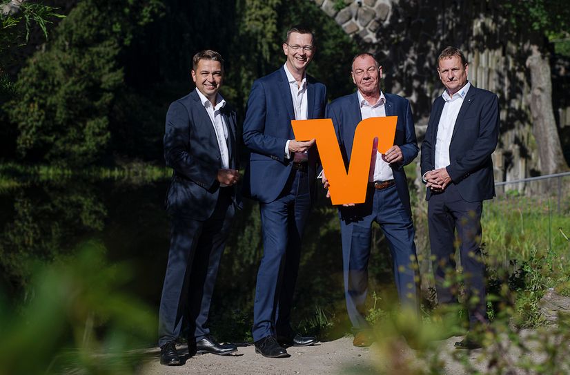 V.l.n.r.: René Ziemianski und Sven Fiedler (Vorstand Volksbank Raiffeisenbank Niederschlesien eG) sowie Jörg Schlipp und Uwe Kapfenberger (Vorstand VR Bank Lausitz eG).  Foto: Pawel Sosnowsky