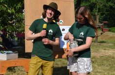 Leonie Dreger und Tom Böhme absolvieren derzeit ein Umweltpraktikum bei der Nationalpark- und Forstverwaltung Sächsische Schweiz und haben in diesem Rahmen die Vorbereitung und Moderation des Sellnitzfestes sowie die Durchführung von Naturbildungsangeboten bei der Veranstaltung unterstützt.