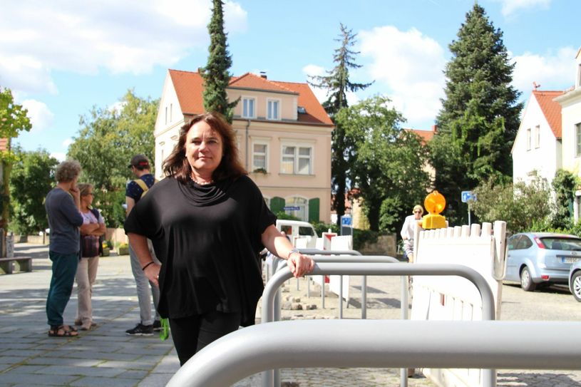 Heike Reichel vom Elbhangfest Verein am Ort des Geschehens. Foto: Schramm