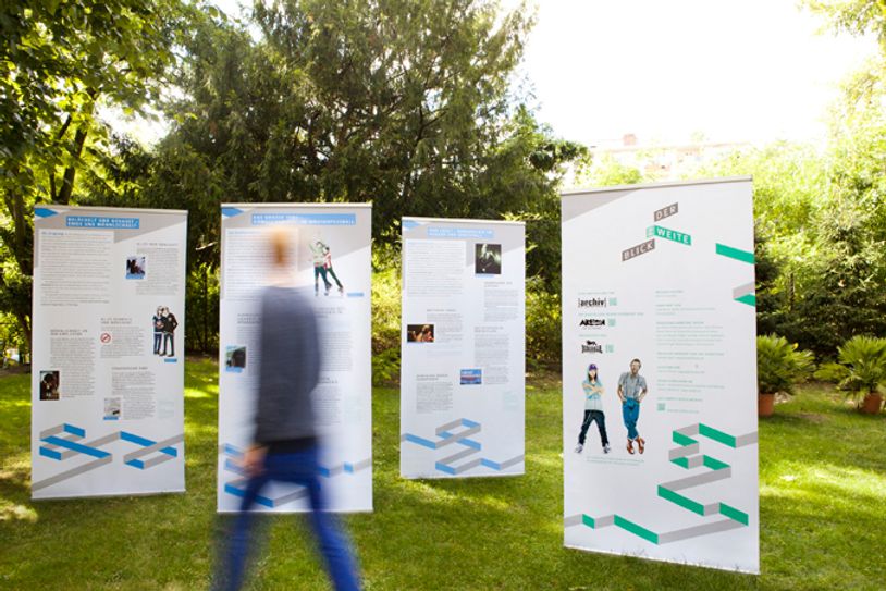 Einen Monat lang tourt die Ausstellung „Der z/weite Blick“ durch den Landkreis. Foto: pm